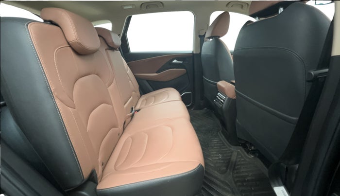 2024 MG HECTOR PLUS SHARP PRO 1.5 PETROL TURBO CVT 7 STR, Petrol, Automatic, 19,328 km, Right Side Rear Door Cabin