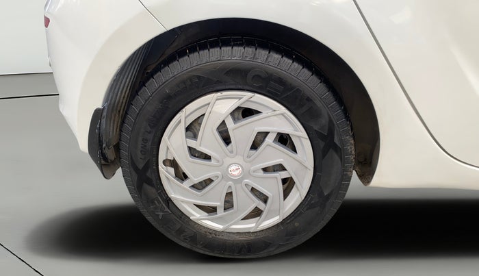 2014 Hyundai i20 MAGNA (O) 1.2, CNG, Manual, 1,16,327 km, Right Rear Wheel