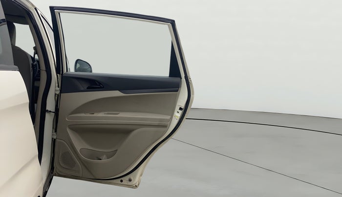 2019 Mahindra MARAZZO M4 8 STR, Diesel, Manual, 29,960 km, RHS Rear Door