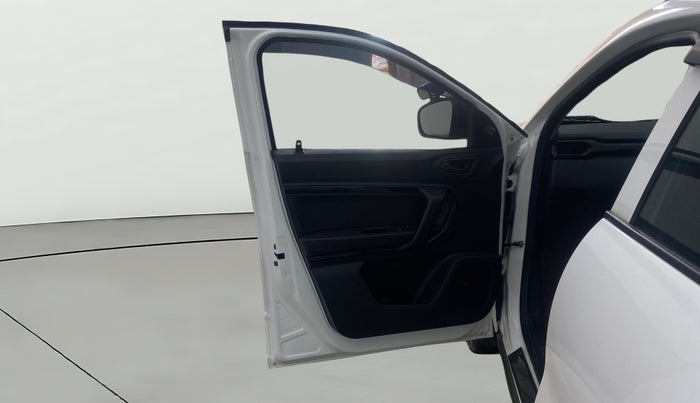 2024 Renault Kiger RXE MT, Petrol, Manual, 3,357 km, LHS Front Door