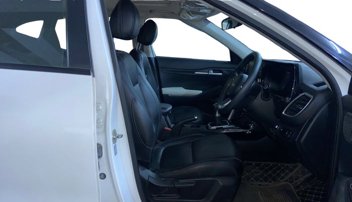2023 KIA SELTOS HTK PLUS 1.5 IMT, Petrol, Manual, 28,939 km, Right Side Front Door Cabin