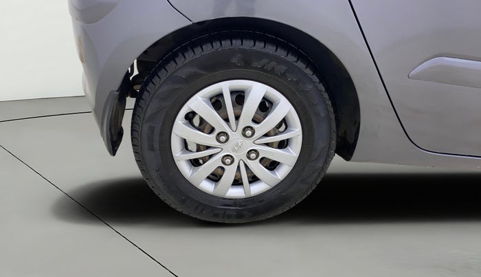 2013 Hyundai i10 SPORTZ 1.2, CNG, Manual, 1,28,823 km, Right Rear Wheel