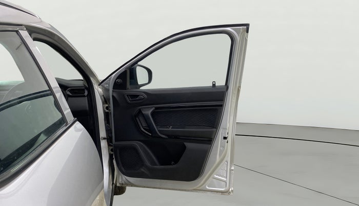 2024 Renault Kiger RXE MT, Petrol, Manual, 677 km, RHS Front Door