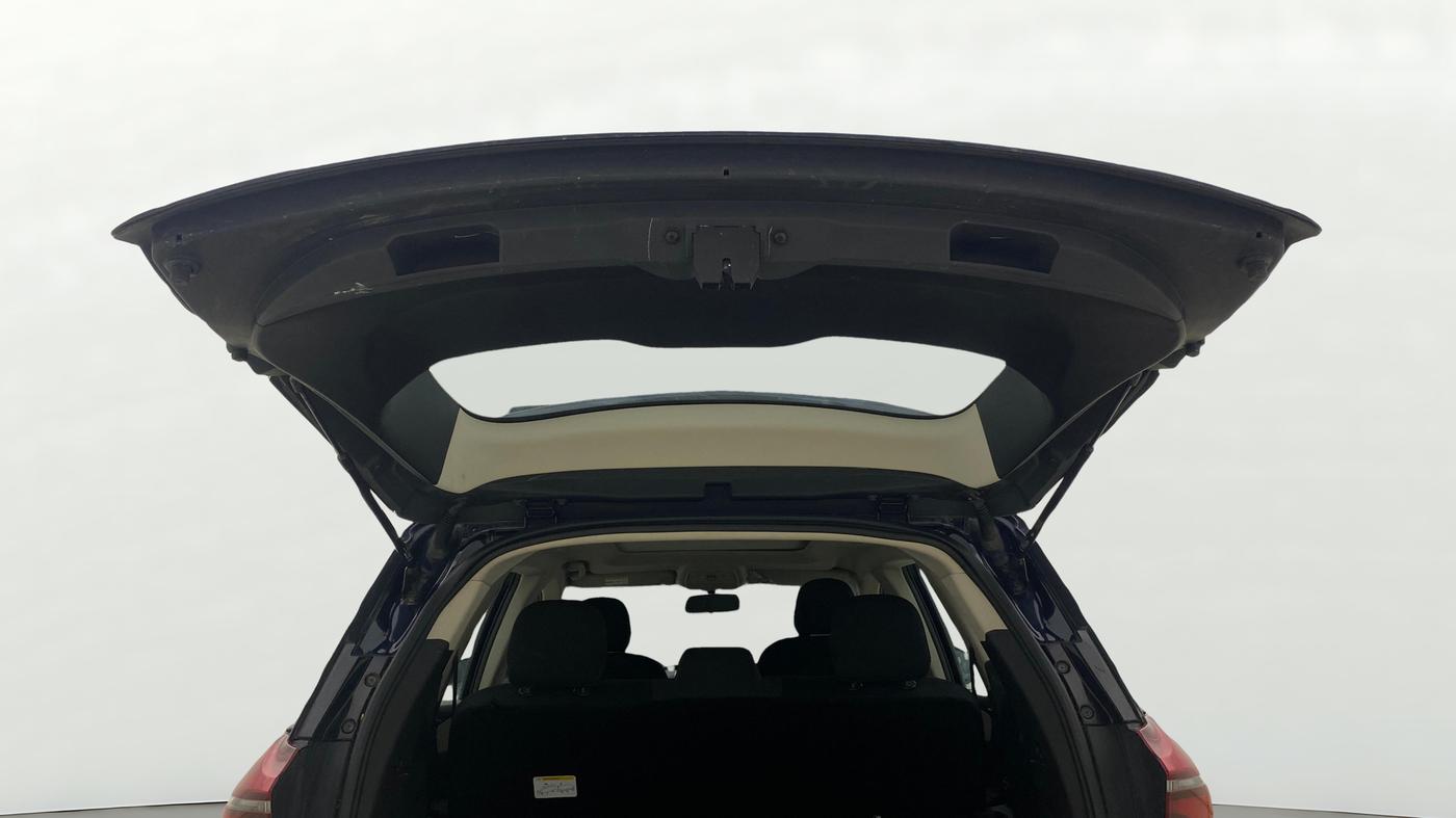 2023 Mahindra XUV700 AX 5 P AT 5 STR, Petrol, Automatic, 37,922 km, Boot Door Open