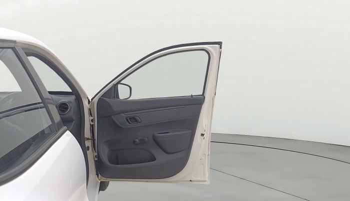 2017 Renault Kwid RXL, Petrol, Manual, 43,558 km, RHS Front Door