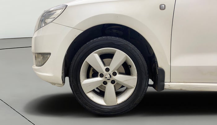 2014 Skoda Rapid ELEGANCE 1.6 MPI AT, CNG, Automatic, 43,105 km, Left Front Wheel