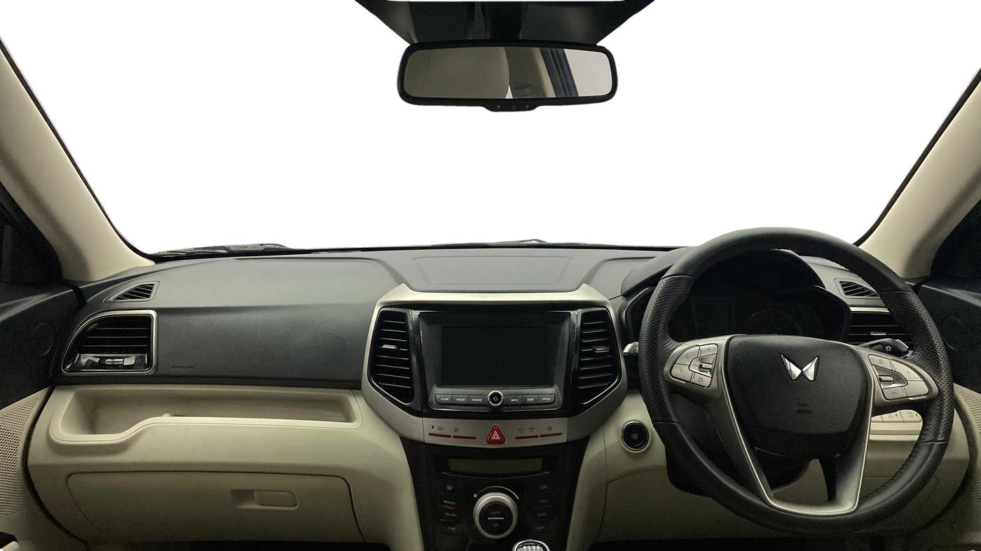 2023 Mahindra XUV300 W8 (O) 1.2 PETROL, Petrol, Manual, 20,347 km, Dashboard