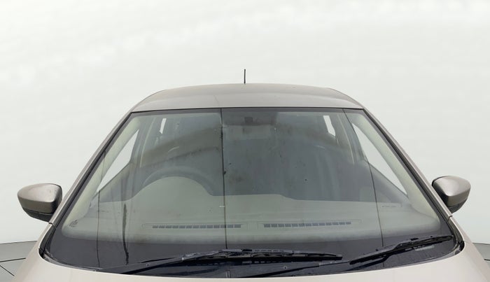 2013 Skoda Rapid AMBITION 1.6 TDI CR MT PLUS, Diesel, Manual, 1,04,812 km, Front Windshield