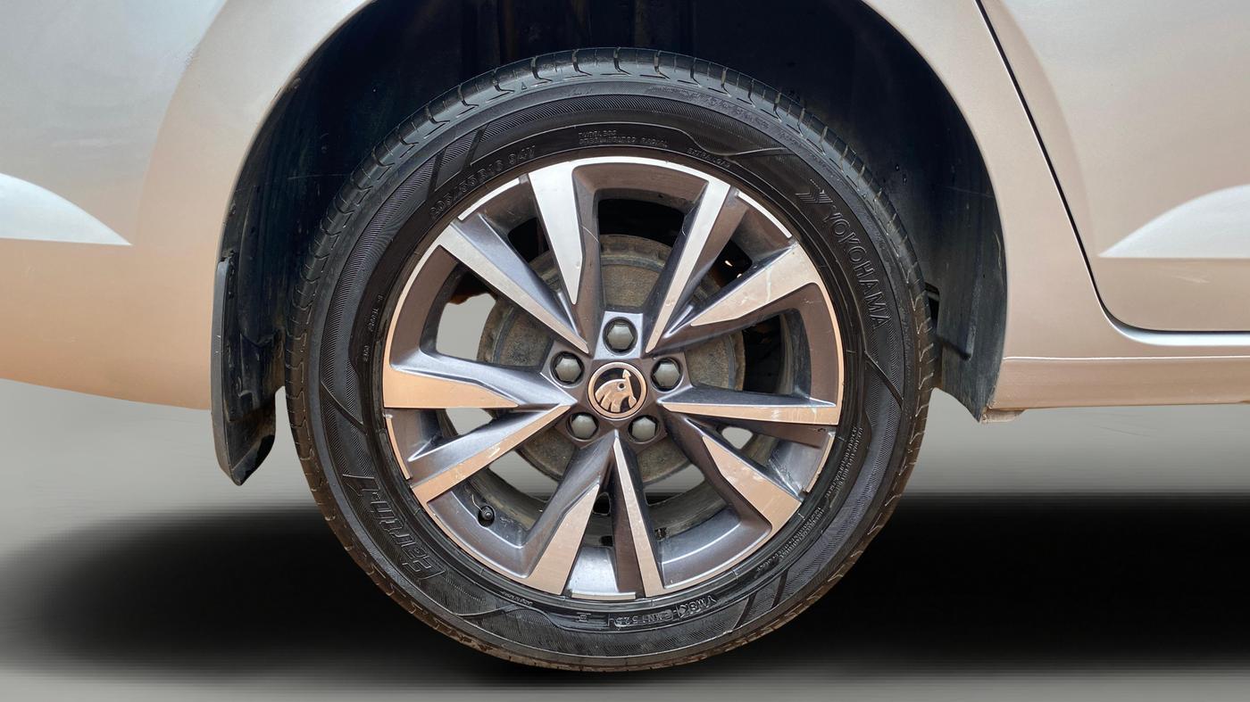 2023 Skoda SLAVIA STYLE 1.5L TSI DSG, Petrol, Automatic, 77,057 km, Right Rear Wheel