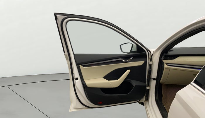 2022 Skoda Octavia STYLE 2.0, Petrol, Automatic, 43,532 km, LHS Front Door