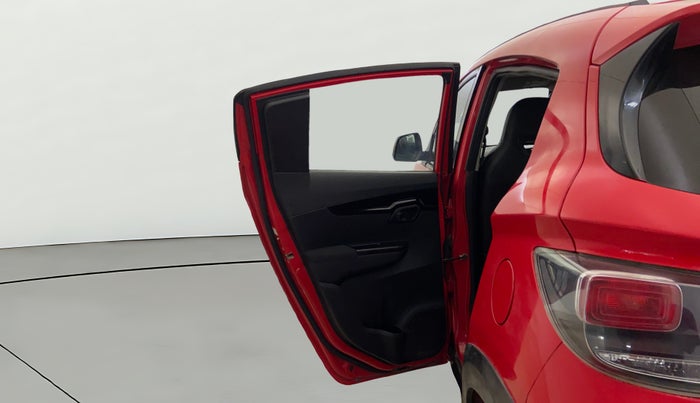 2018 Mahindra KUV 100 NXT K8 P 6 STR, CNG, Manual, 47,875 km, LHS Rear Door