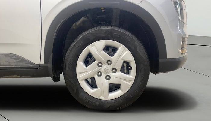 2022 Hyundai VENUE S(O) 1.2, Petrol, Manual, 3,759 km, Right Front Wheel