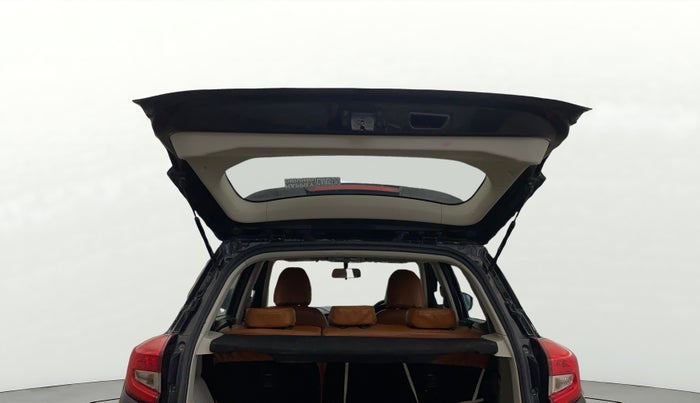 2021 Mahindra XUV300 W6 1.2 PETROL, Petrol, Manual, 31,207 km, Boot Door Open