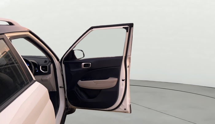 2019 Hyundai VENUE SX 1.4 CRDi DUAL TONE, Diesel, Manual, 1,07,785 km, RHS Front Door