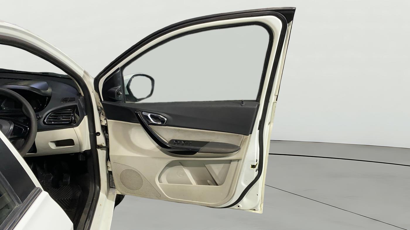 2022 Tata TIGOR XZ PLUS CNG, CNG, Manual, 34,442 km, RHS Front Door