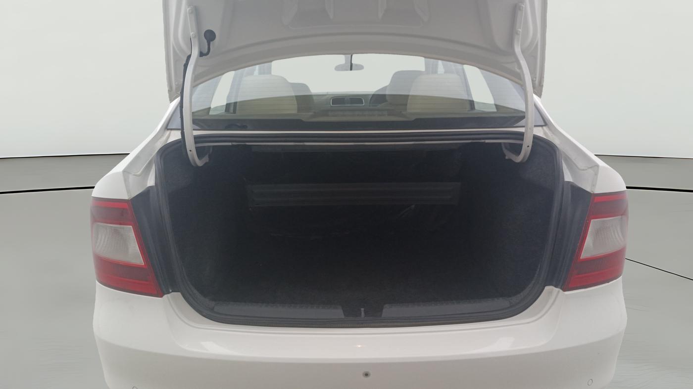 2016 Skoda Rapid 1.6 MPI STYLE PLUS, Petrol, Manual, 1,16,355 km, Boot Open Zoomed View