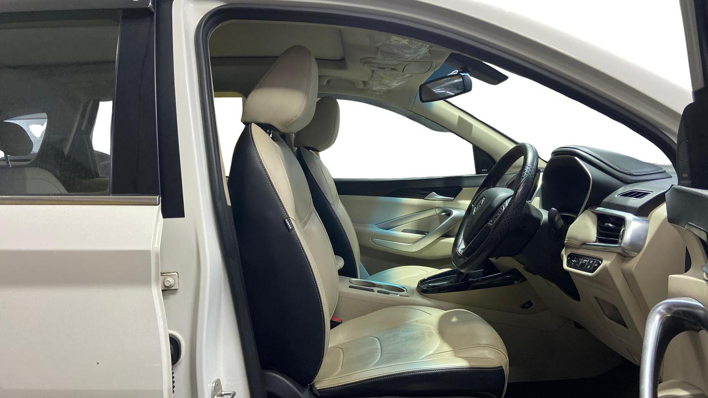 2021 MG HECTOR SHARP 1.5 PETROL CVT, Petrol, Automatic, 35,356 km, Right Side Front Door Cabin