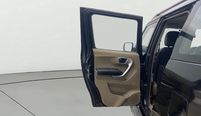 2017 Mahindra TUV300 T8, Diesel, Manual, 1,13,073 km, LHS Rear Door