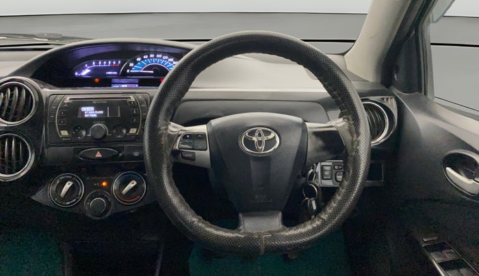 2017 Toyota Etios CROSS 1.4 VD, Diesel, Manual, 1,18,919 km, Steering Wheel Close Up