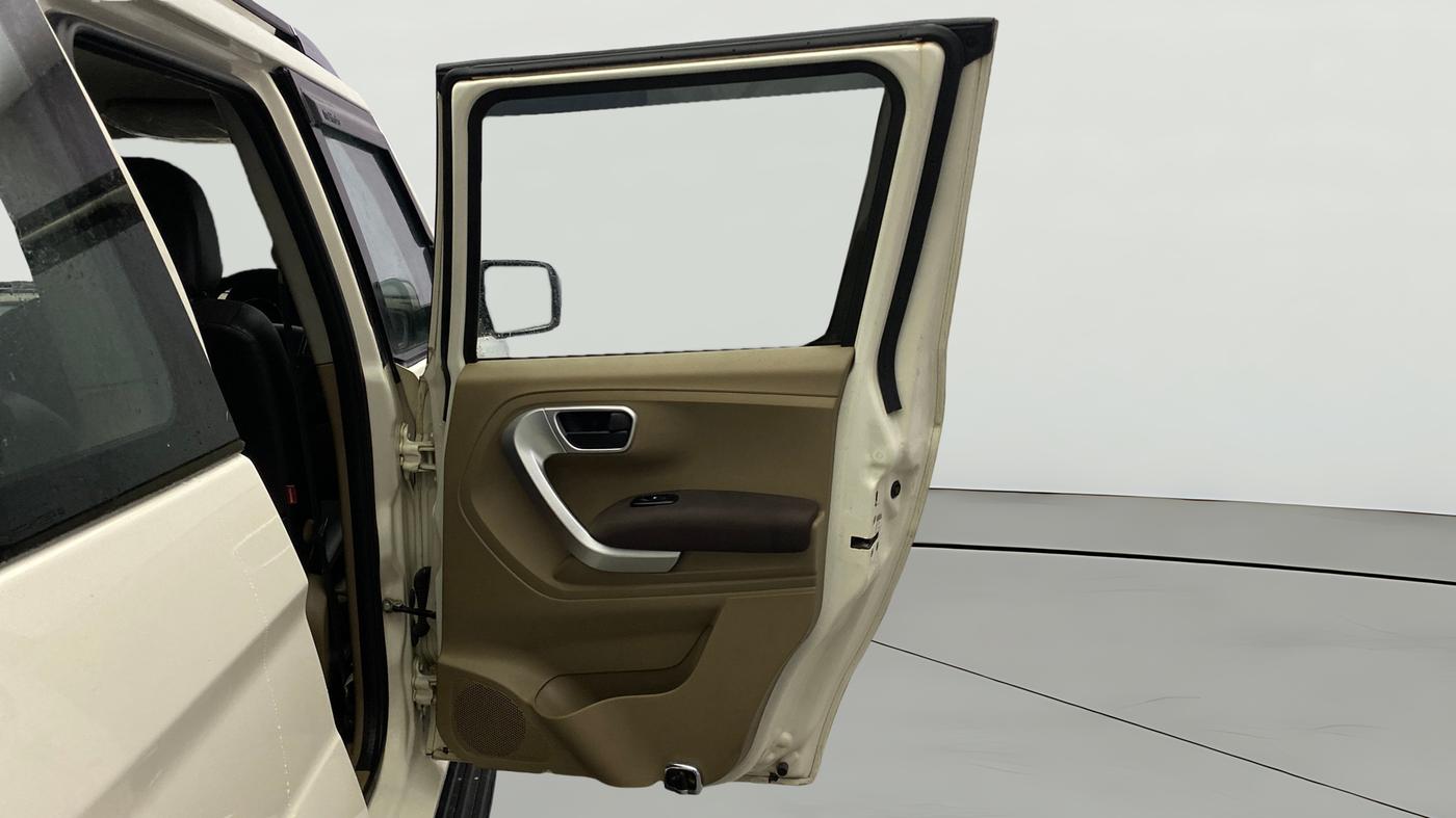 2015 Mahindra TUV300 T8 AMT, Diesel, Automatic, 67,327 km, RHS Rear Door