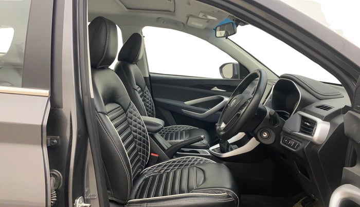 2022 MG HECTOR SHINE 1.5 PETROL TURBO MT, Petrol, Manual, 24,799 km, Right Side Front Door Cabin