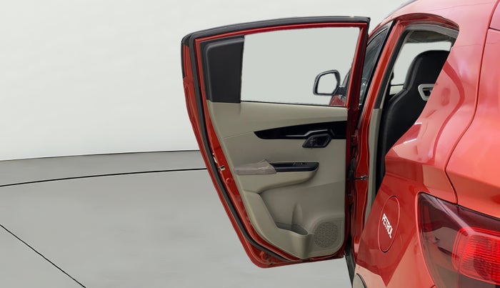 2016 Mahindra Kuv100 K8 6 STR, Petrol, Manual, 38,570 km, LHS Rear Door