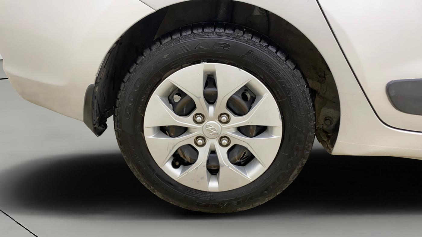 2016 Hyundai Xcent S AT 1.2, Petrol, Automatic, 92,267 km, Right Rear Wheel