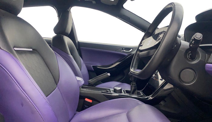 2023 Tata NEXON FEARLESS PURPLE + SUNROOF DUAL TONE 1.2 PETROL, Petrol, Manual, 42,318 km, Right Side Front Door Cabin