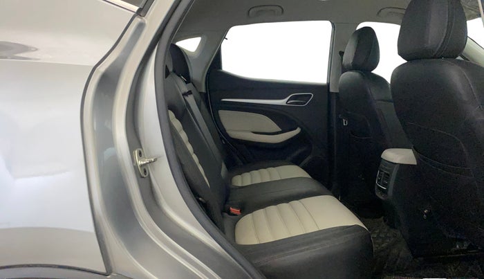 2022 MG ASTOR SUPER 1.5 MT, Petrol, Manual, 54,601 km, Right Side Rear Door Cabin