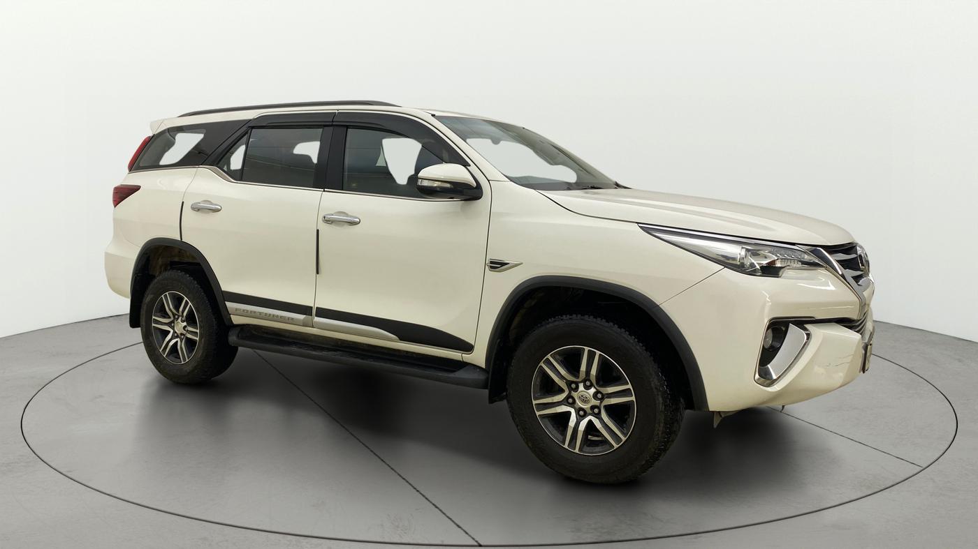 2017 Toyota Fortuner 2.8 4X2 MT, Diesel, Manual, 98,868 km, Right Front Diagonal