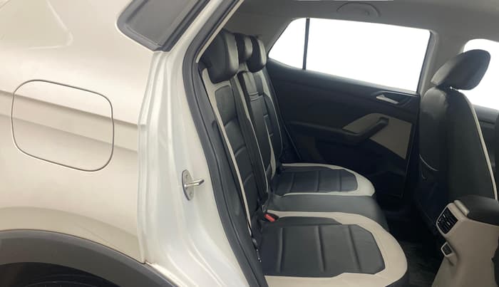 2023 Volkswagen TAIGUN HIGHLINE 1.0 TSI MT, Petrol, Manual, 27,931 km, Right Side Rear Door Cabin