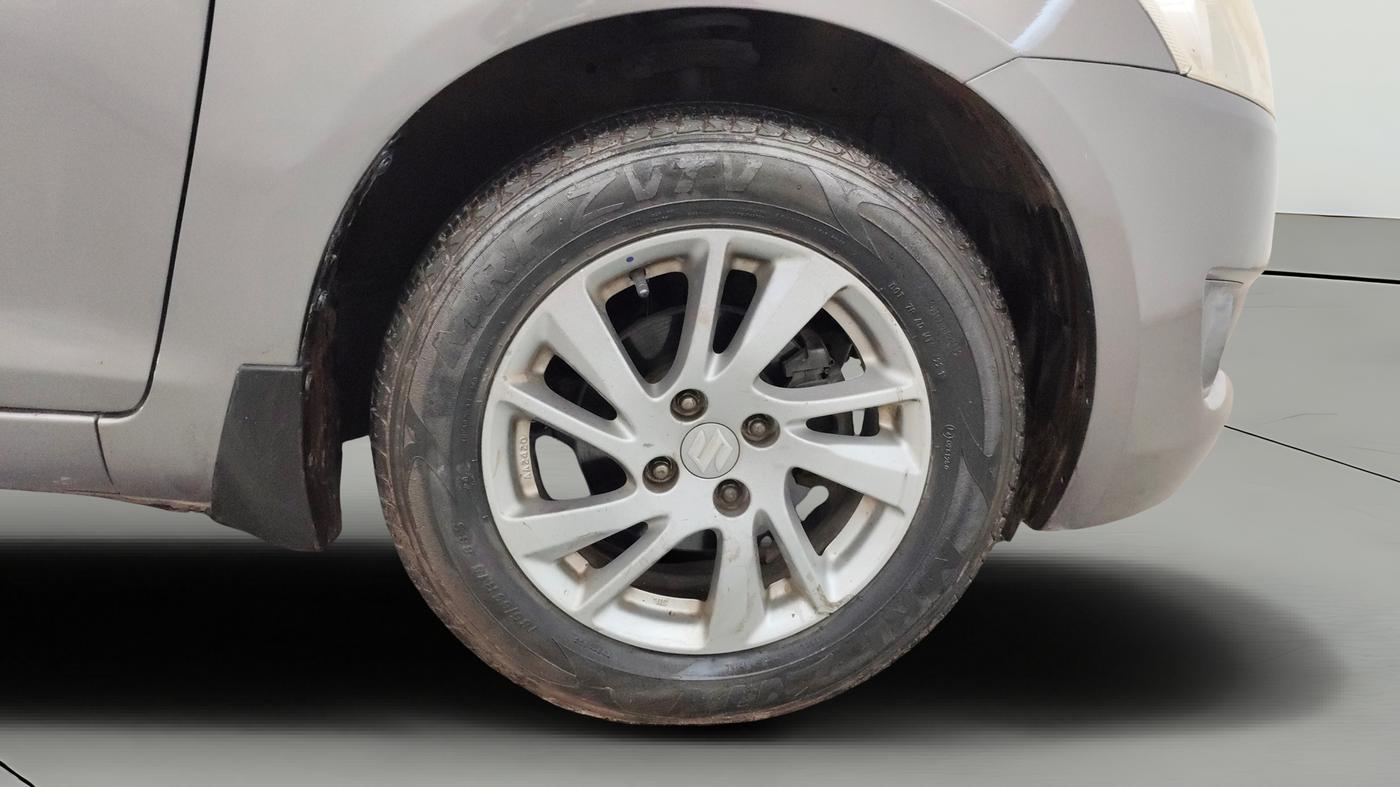 2013 Maruti Swift ZXI, Petrol, Manual, 46,487 km, Right Front Wheel