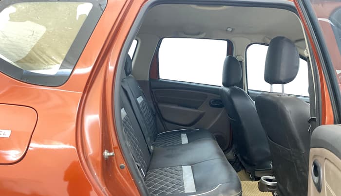 2016 Renault Duster 85 PS RXL DIESEL, Diesel, Manual, 1,24,019 km, Right Side Rear Door Cabin