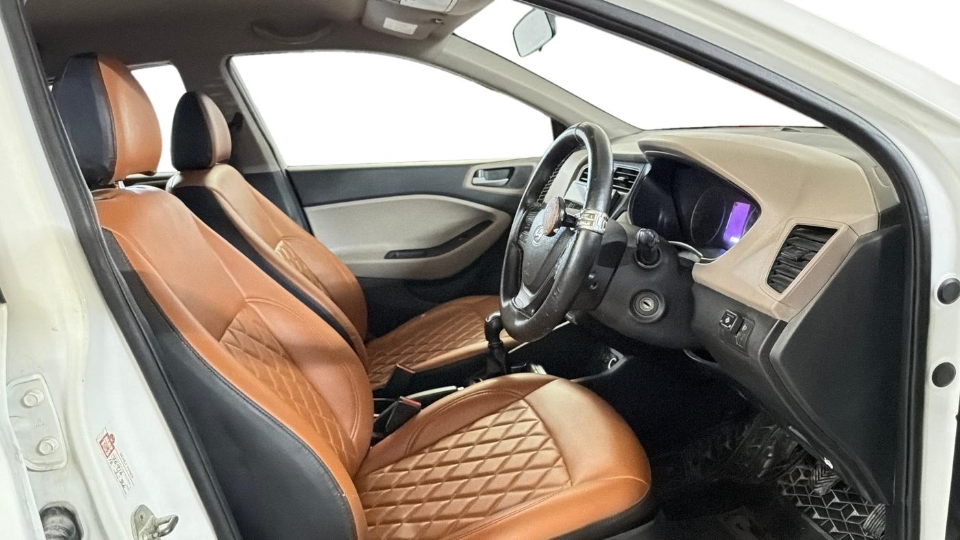 2019 Hyundai Elite i20 MAGNA PLUS 1.2, CNG, Manual, 81,896 km, Right Side Front Door Cabin