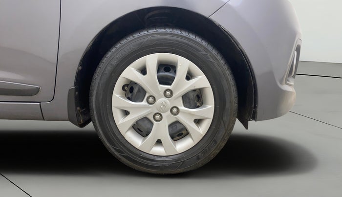 2016 Hyundai Grand i10 MAGNA AT 1.2 KAPPA VTVT, Petrol, Automatic, 80,179 km, Right Front Wheel