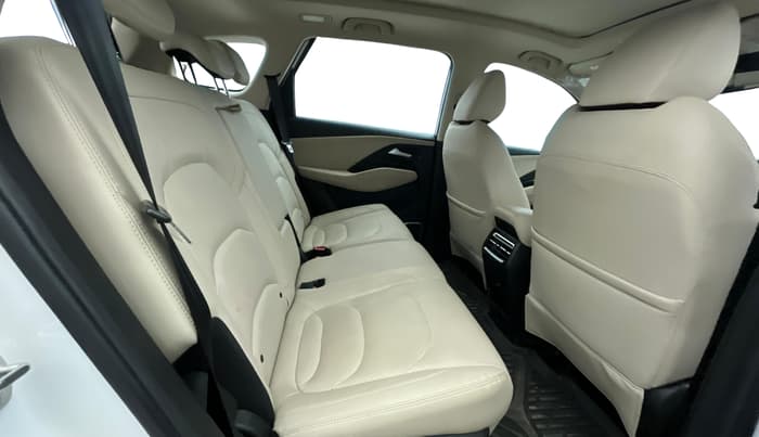 2024 MG HECTOR SHARP PRO 1.5 TURBO MT PETROL, Petrol, Manual, 12,845 km, Right Side Rear Door Cabin