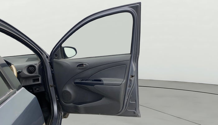 2013 Toyota Etios Liva G, Petrol, Manual, 76,853 km, RHS Front Door