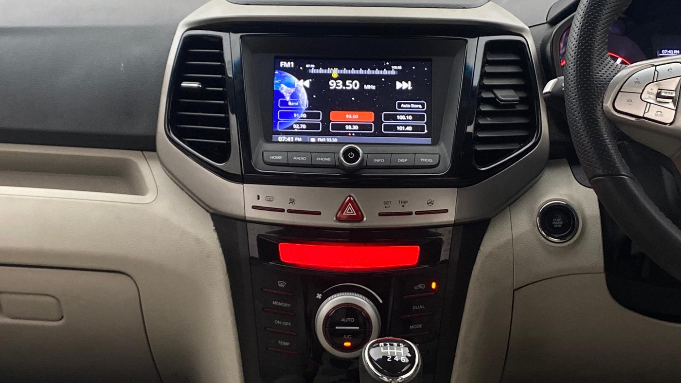 2023 Mahindra XUV300 W8 (O) 1.2 PETROL, Petrol, Manual, 27,386 km, Air Conditioner