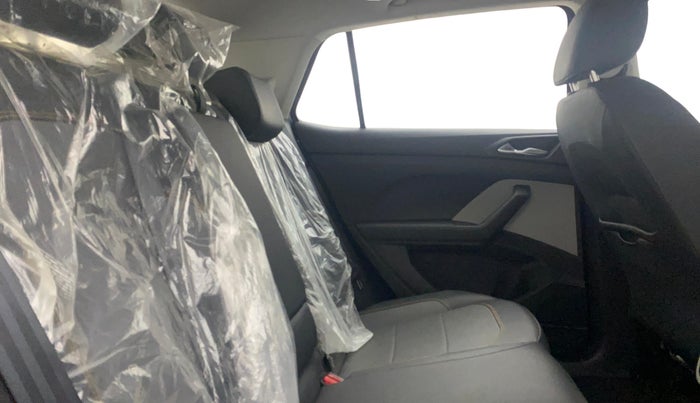 2024 Skoda KUSHAQ STYLE 1.0L TSI MT, Petrol, Manual, 17,862 km, Right Side Rear Door Cabin