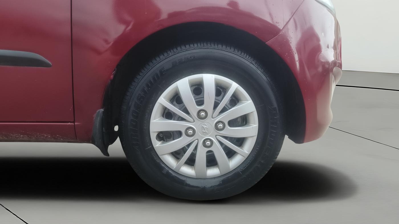 2014 Hyundai i10 MAGNA 1.2, Petrol, Manual, 23,572 km, Right Front Wheel