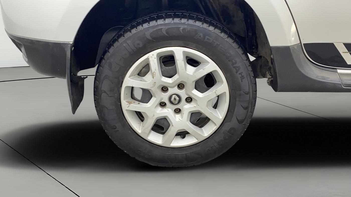 2017 Renault Duster RXL PETROL, Petrol, Manual, 42,541 km, Right Rear Wheel