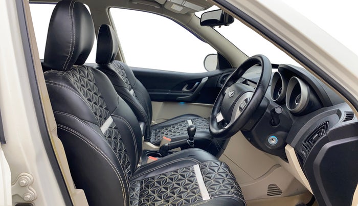 2015 Mahindra XUV500 W6, Diesel, Manual, 92,098 km, Right Side Front Door Cabin