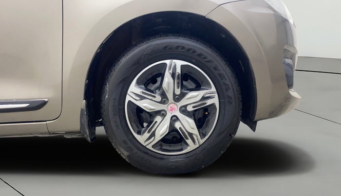 2018 Maruti Swift VXI AMT, Petrol, Automatic, 67,158 km, Right Front Wheel