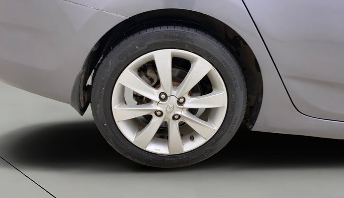 2012 Hyundai Verna FLUIDIC 1.6 VTVT SX, CNG, Manual, 99,536 km, Right Rear Wheel