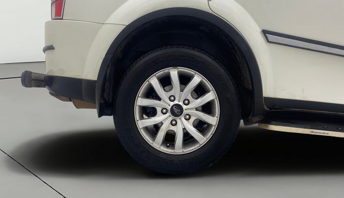 2015 Mahindra XUV500 W10 AWD, Diesel, Manual, 1,08,006 km, Right Rear Wheel