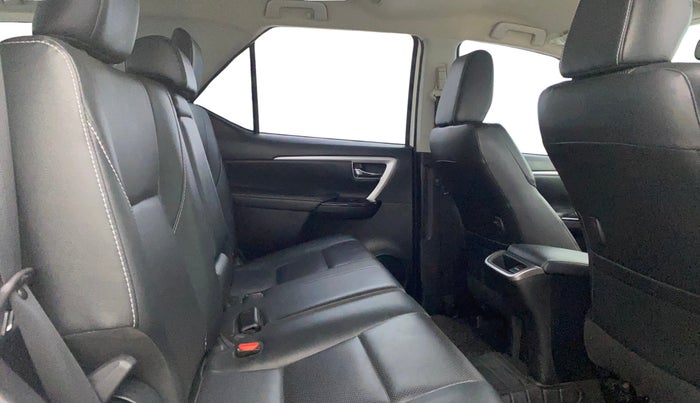 2024 Toyota Fortuner 4X2 MT 2.7 PETROL, Petrol, Manual, 22,651 km, Right Side Rear Door Cabin