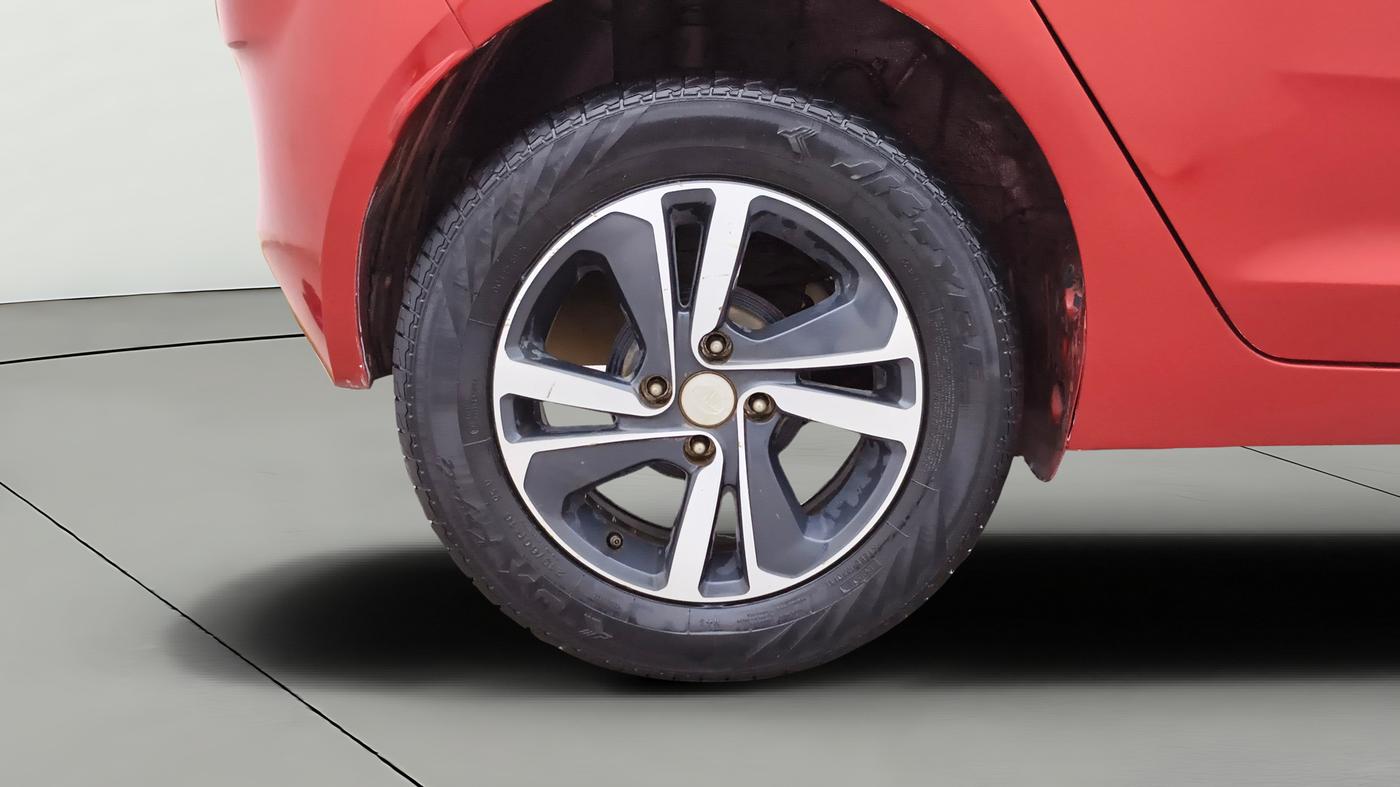 2022 Tata ALTROZ XZ PETROL, Petrol, Manual, 1,03,938 km, Right Rear Wheel