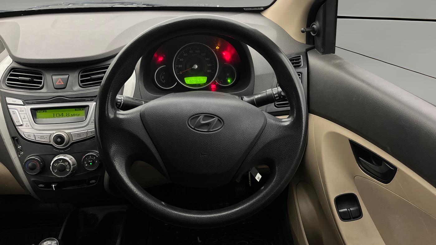 2018 Hyundai Eon MAGNA +, Petrol, Manual, 1,16,115 km, Steering Wheel Close Up