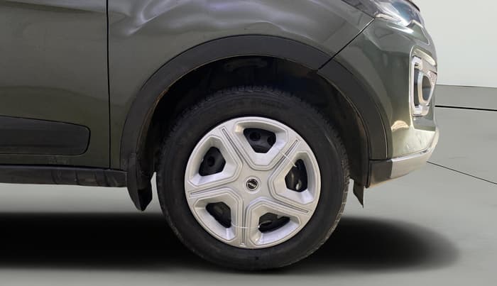 2021 Tata NEXON XMA SUNROOF PETROL, Petrol, Automatic, 53,700 km, Right Front Wheel