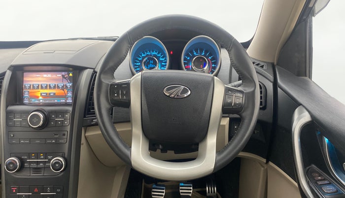 2016 Mahindra XUV500 W10, Diesel, Manual, 69,315 km, Steering Wheel Close Up